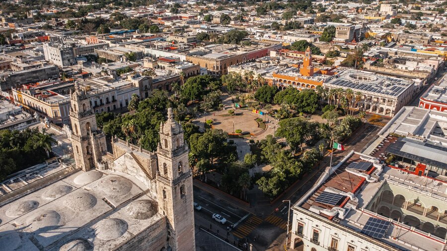 plaza-grande-merida_249973-1292